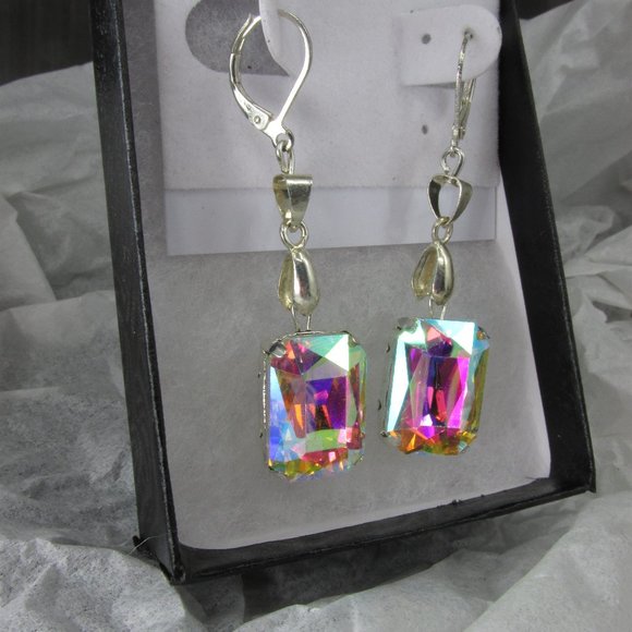 MariMeg Curio Closet Jewelry - Sterling Silver Plated Faceted Aurea Borealis Dangles